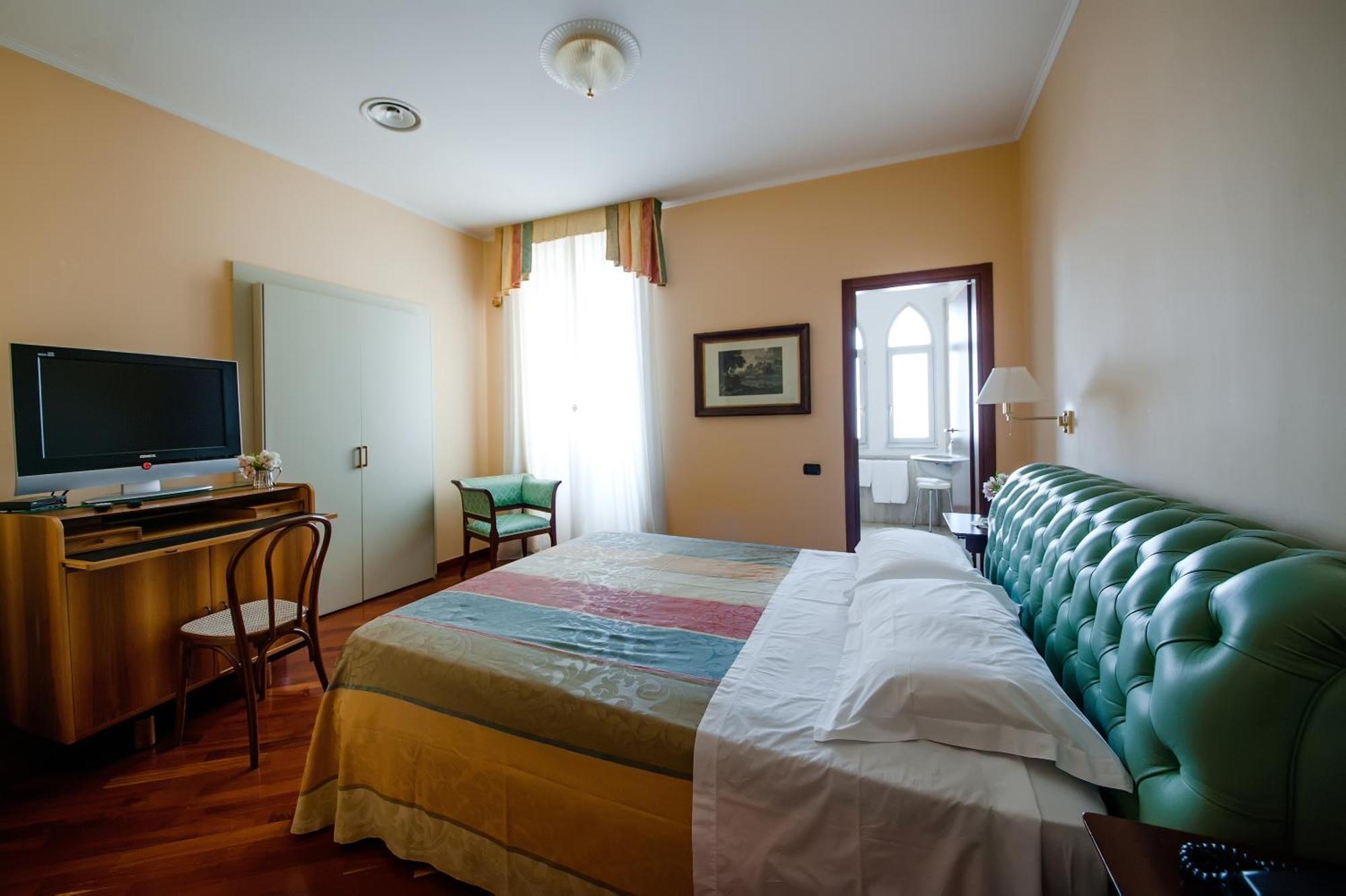 Classic Double Room